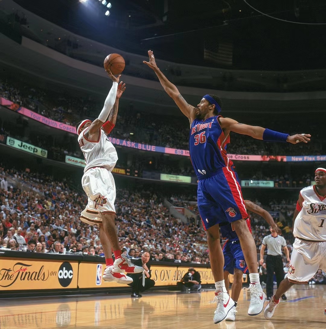 阿斯：皇马和A22起诉欧足联，要其赔偿45亿欧并批准欧超运营（阿斯报：皇马携A22起诉欧足联，索赔45亿欧并要求放行欧超）