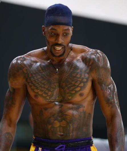 2280万买的恩里克砸手里？斯基拉：国米正找寻邓弗里斯的替补（花2280万买来难用？斯基拉：国米正物色邓弗里斯替身）